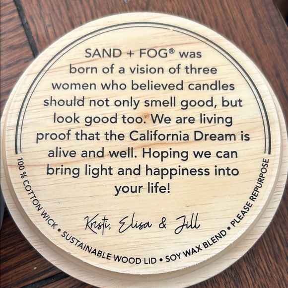 Sand + Fog Holiday Berry Candle - White Soy Wax Blend - Picture 4 of 5
